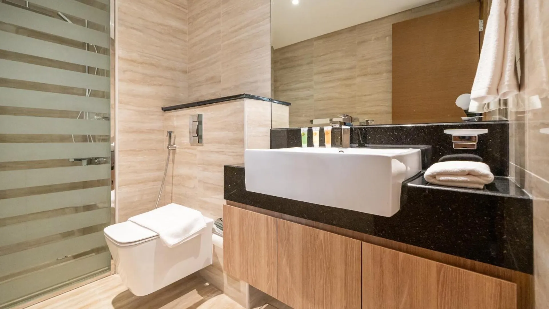 شقة Bright & Beautiful 1-Br Missoni Urban Oasis دبي 0*,  الإمارات العربية المتحدة